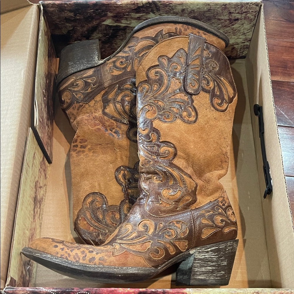 Old Gringo Tan and Black Embroidered Boots